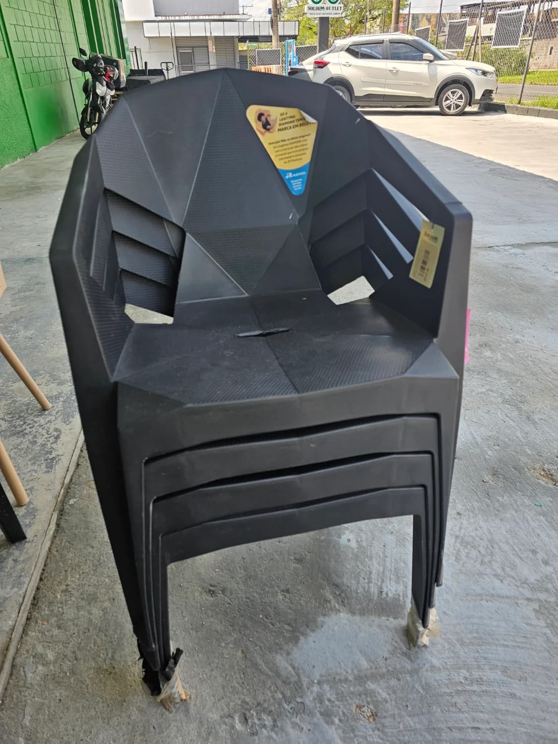 Cadeiras Diamond De Plástico Reforçada Com Braço - 2