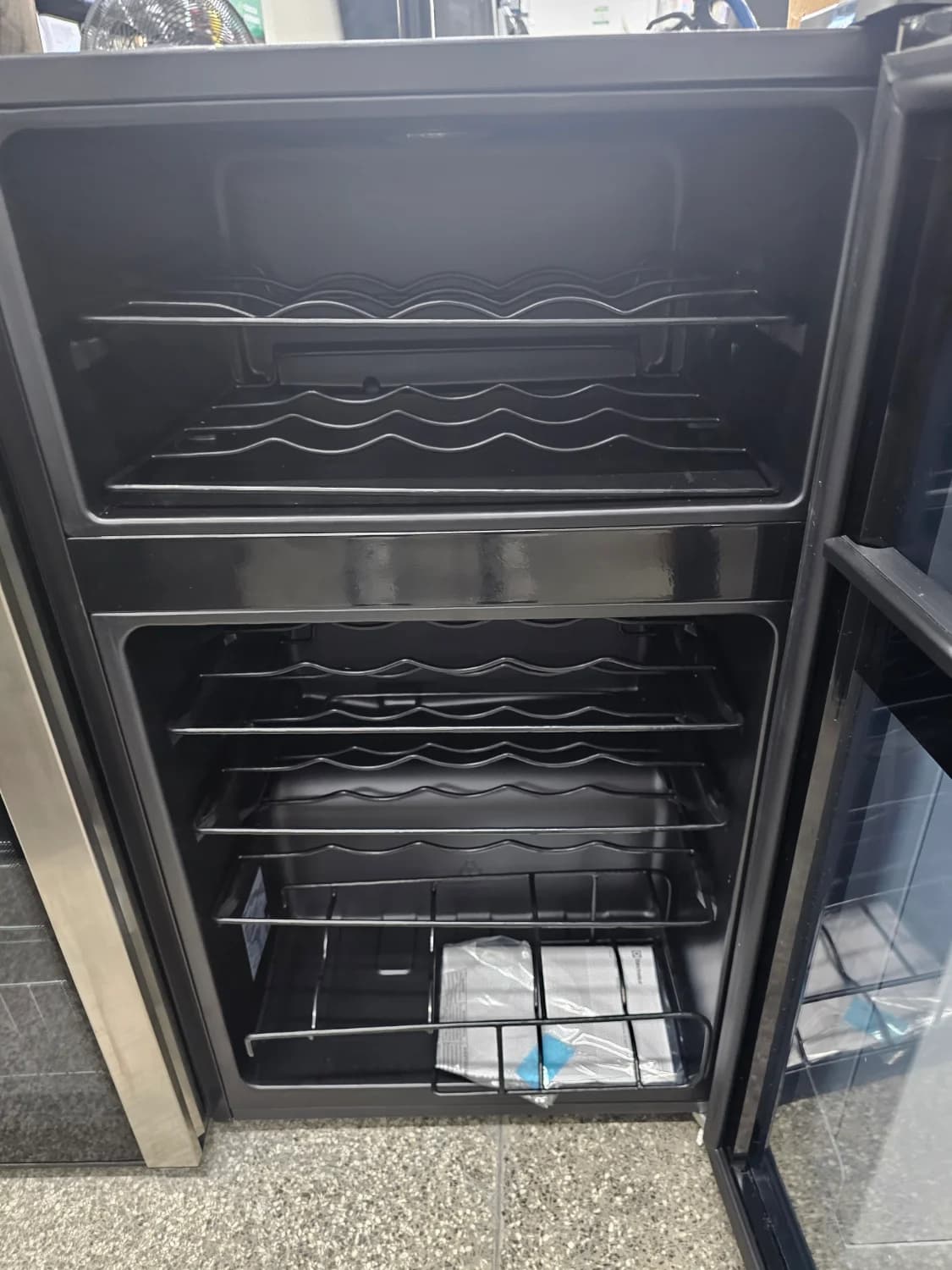 Adega Electrolux 29 Garrafas Com Dual Zone Wdf29 127v - 2